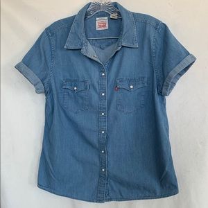 Levi’s Classic fit snap Denim Shirt Size L